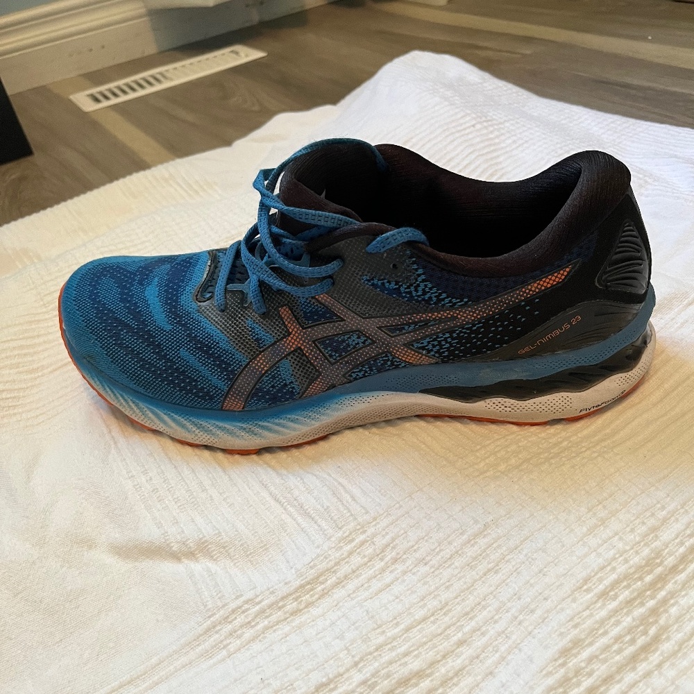 Men’s athletic shoes